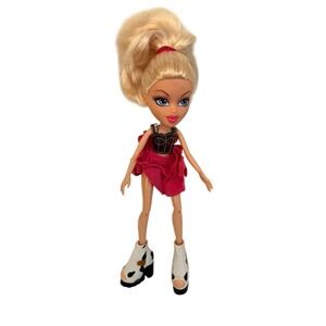 Bratz "Hello My Name Is" Cloe Fashion Doll with Outfit & Footwear‎